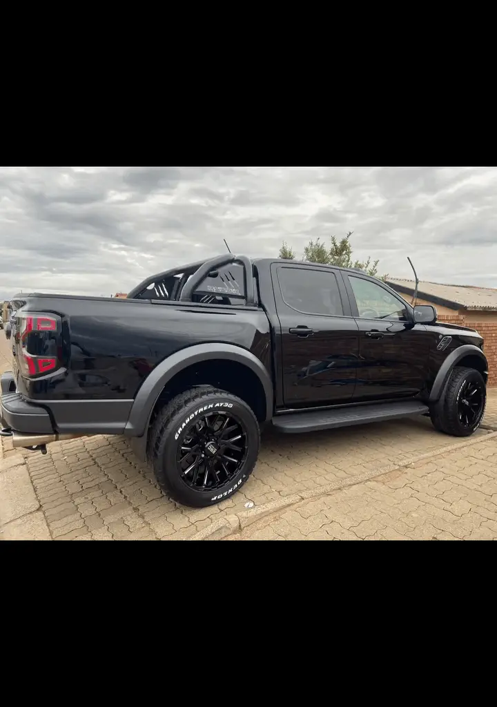 SUV detailing